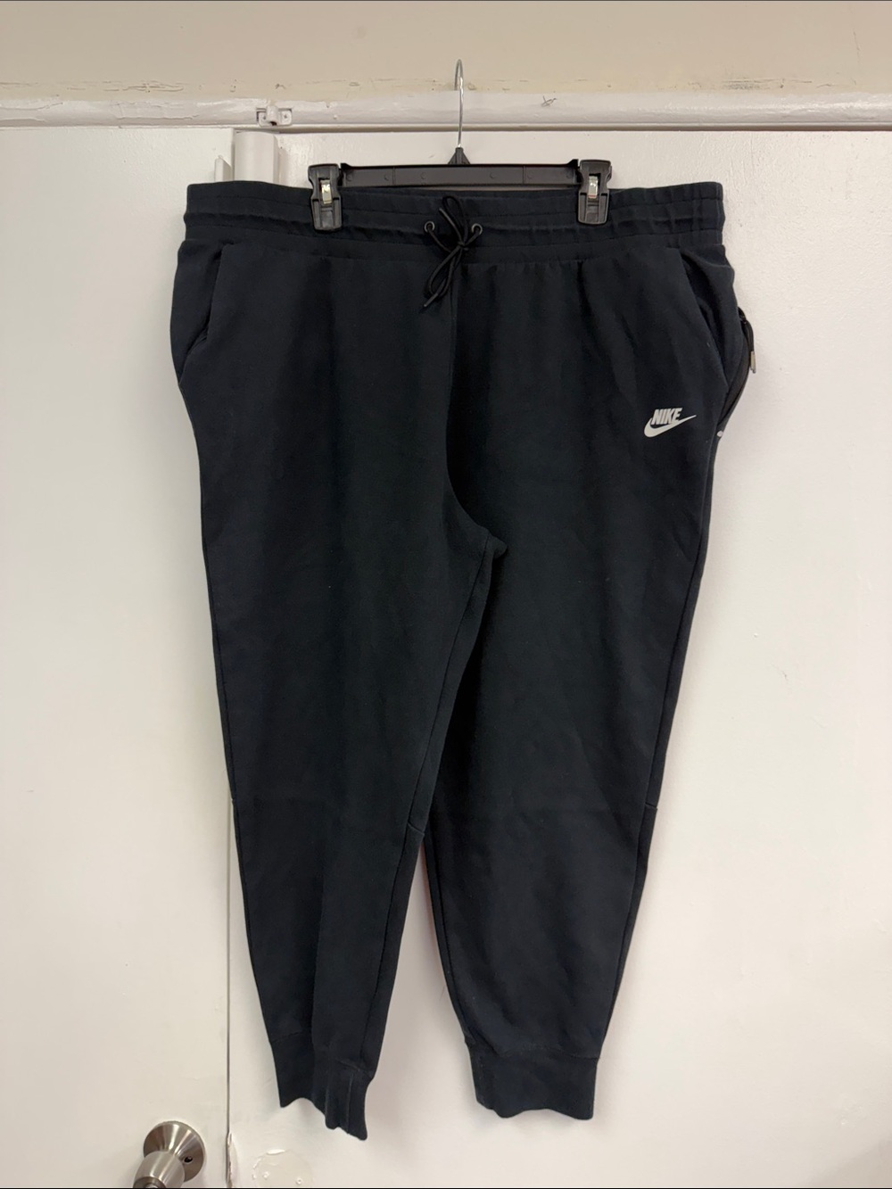 Nike Black Jogger Sweatpants with White Swoosh zippered pockets XXL drawstring